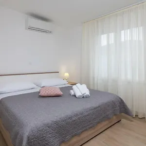  Apartment Apollo