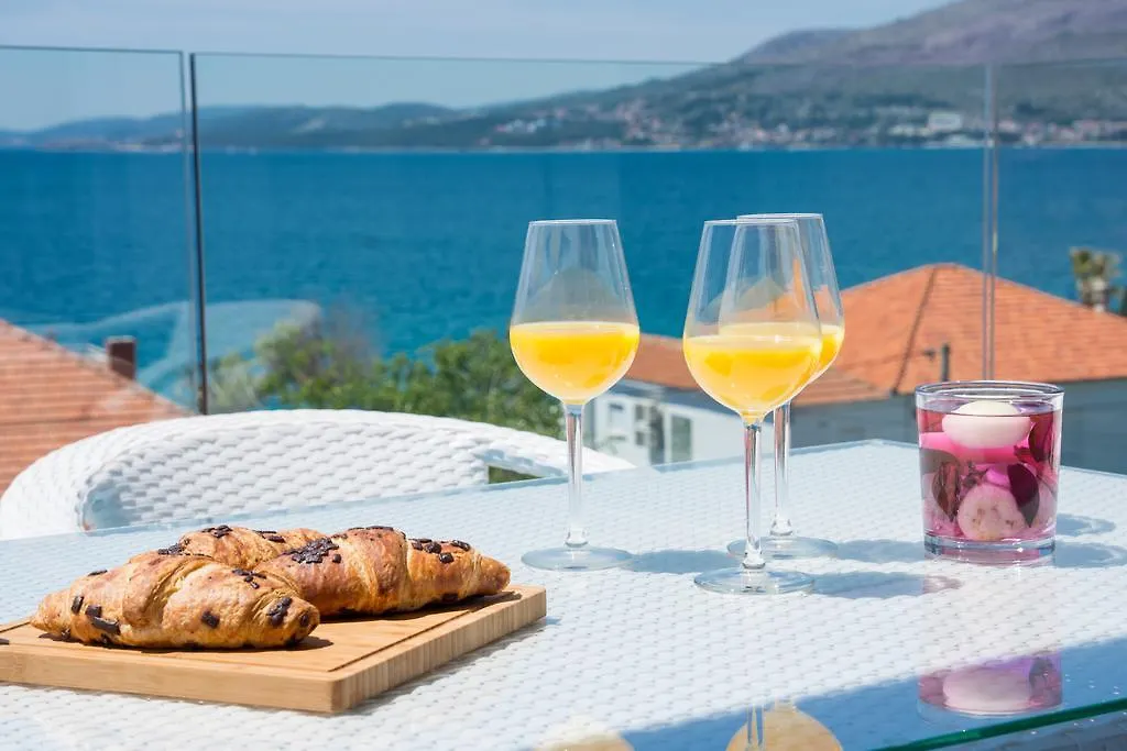 Apartments Soho Trogir 0*,