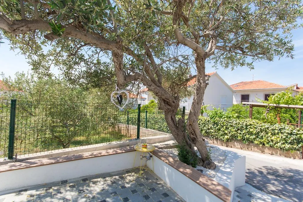 Apartments Soho Trogir 0*,